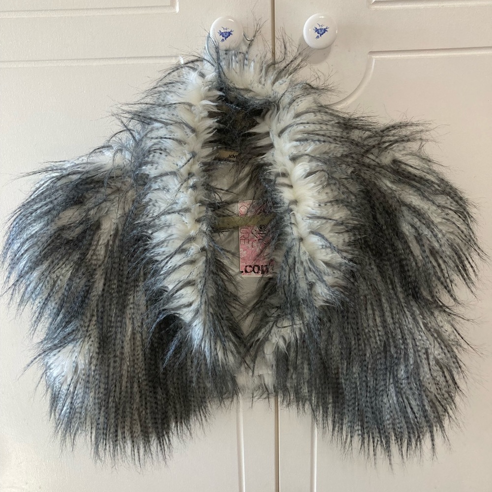 Cute Fur, Fluffy Cropped Woman’s Vest
